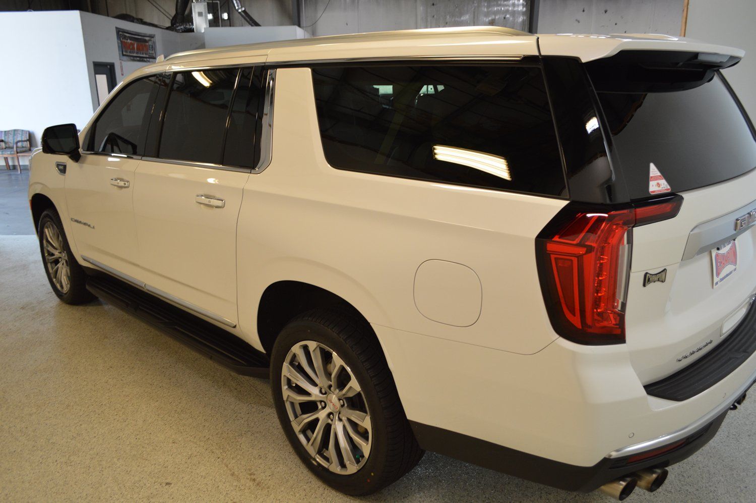 Used 2023 GMC Yukon XL Denali w/ LPO, Floor Liner Package AWD/4WD image 5