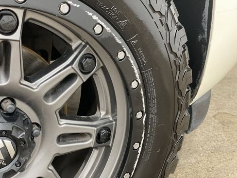 Used 2012 Chevrolet Avalanche LTZ image 34