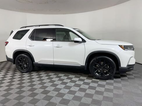 New 2025 Honda Pilot Touring image 7