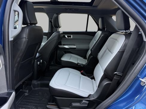 Used 2021 Ford Explorer XLT w/ Equipment Group 202A AWD/4WD image 25