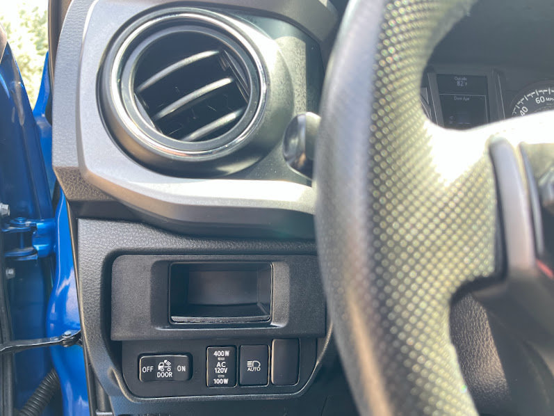 Used 2018 Toyota Tacoma TRD Off-Road AWD/4WD image 11
