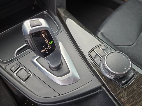 Used 2018 BMW 320i xDrive Sedan image 13