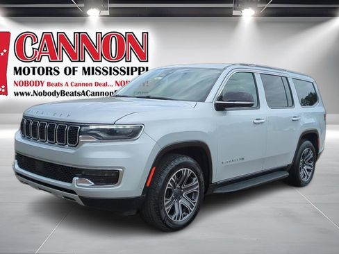 Used 2024 Jeep Wagoneer Series II w/ Flexible Seating Group RWD image 1
