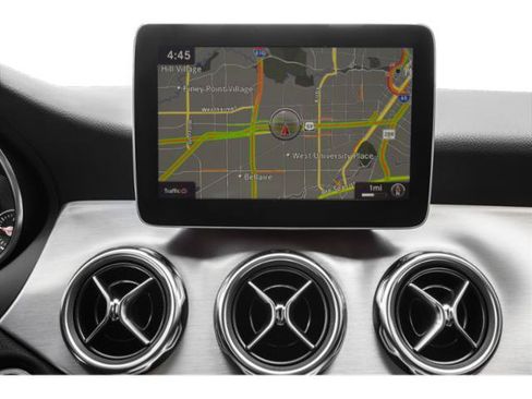 Used 2020 Mercedes-Benz GLA 250 4MATIC w/ Premium Package image 17
