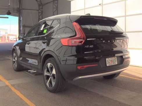 Used 2025 Volvo XC40 B5 Plus image 3