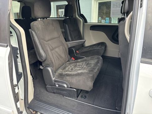 Used 2016 Dodge Grand Caravan SE w/ Quick Order Package 29E SE image 9