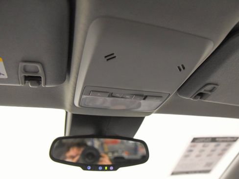 Used 2020 Chevrolet Trax LT w/ LT Convenience Package image 23