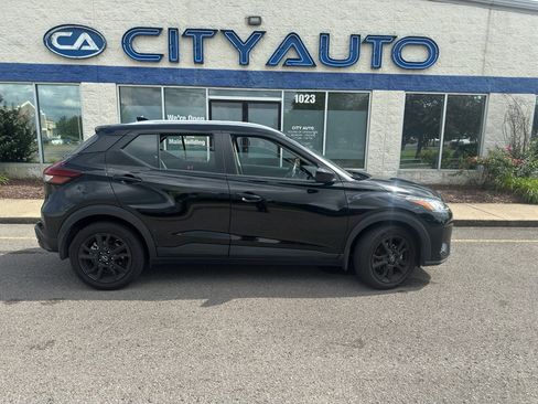 Used 2023 Nissan Kicks SV FWD image 3