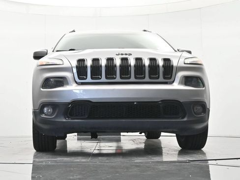 Used 2016 Jeep Cherokee Latitude FWD image 37