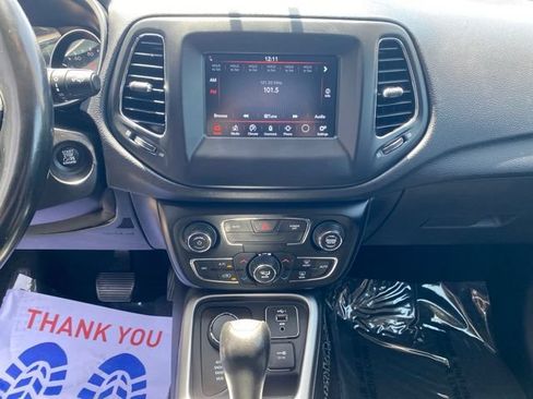 Used 2020 Jeep Compass Latitude w/ Cold Weather Group AWD/4WD image 17