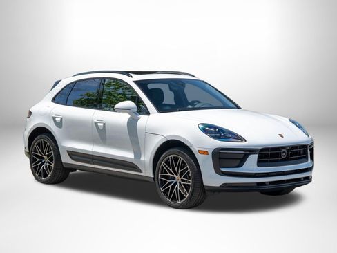 Certified 2026 Porsche Macan AWD/4WD image 10