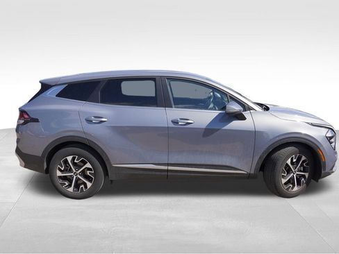 Used 2023 Kia Sportage EX image 2