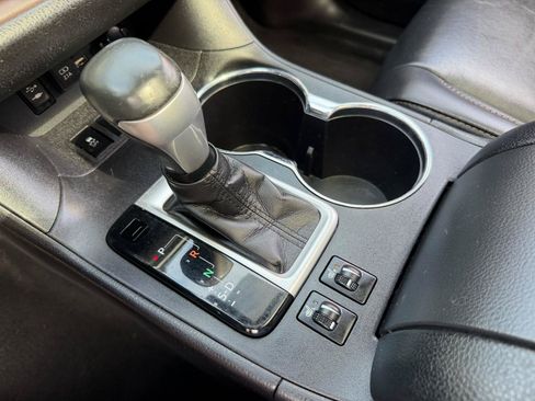 Used 2019 Toyota Highlander XLE AWD/4WD image 21