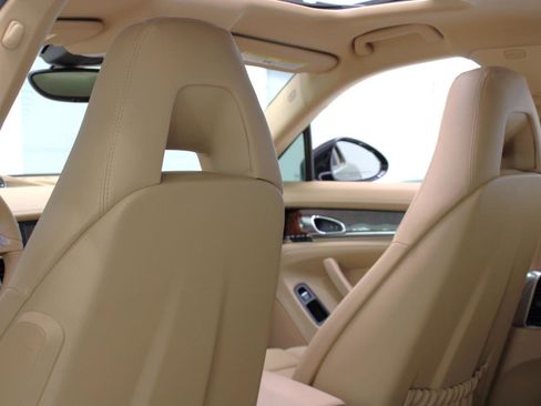 Used 2014 Porsche Panamera S image 38