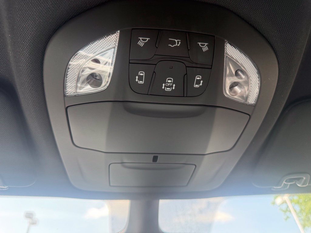 New 2027 Chrysler Pacifica Select FWD image 31