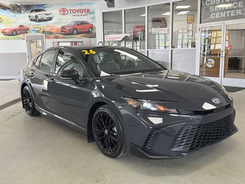 Used 2026 Toyota Camry SE FWD image 2