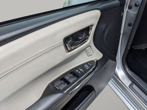 Used 2018 Toyota Avalon Limited FWD image 20