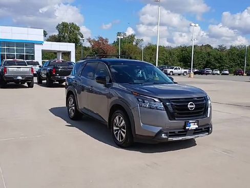 Used 2023 Nissan Pathfinder SL w/ Lighting Package (N92) image 2
