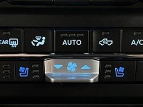 Used 2024 Ford F350 Platinum image 39