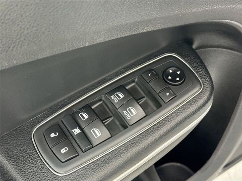 Used 2019 Chrysler 300 Touring w/ Sport Appearance Package RWD image 27