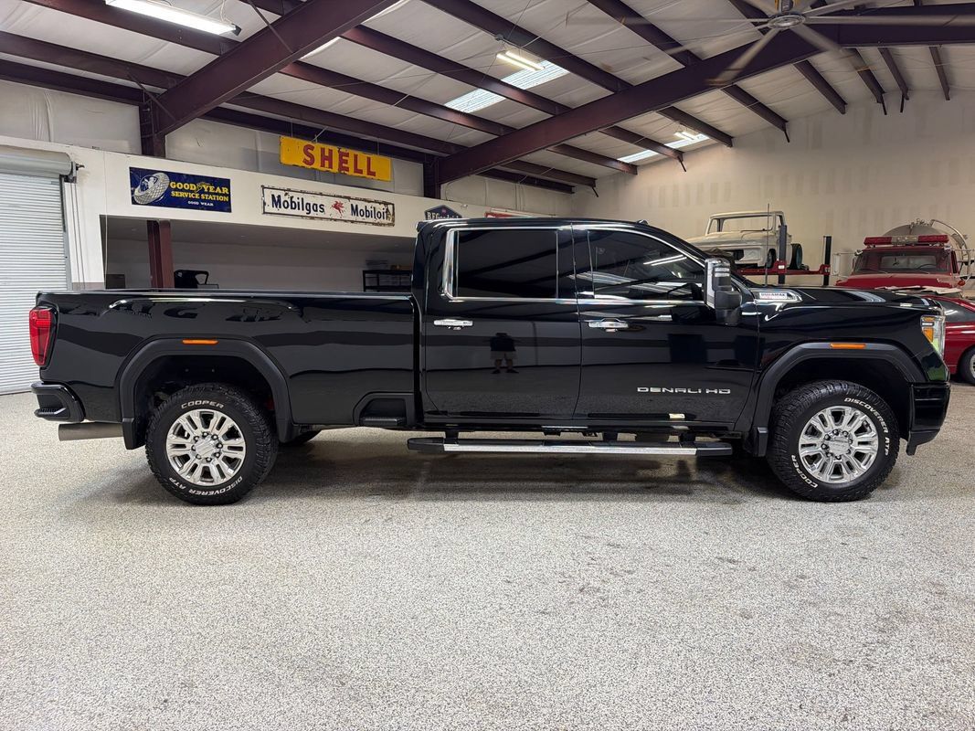 Used 2020 GMC Sierra 3500 Denali w/ Denali Ultimate Package AWD/4WD image 9