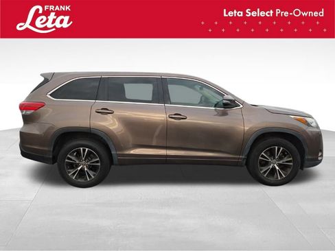Used 2018 Toyota Highlander Plus image 12