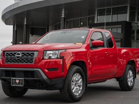 Used 2023 Nissan Frontier SV w/ Technology Package image 3