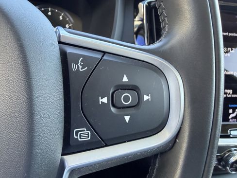 Certified 2022 Volvo S60 B5 Momentum w/ Premium Package image 28