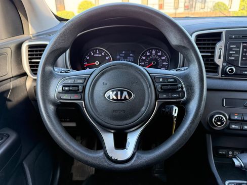 Used 2018 Kia Sportage LX AWD/4WD image 16