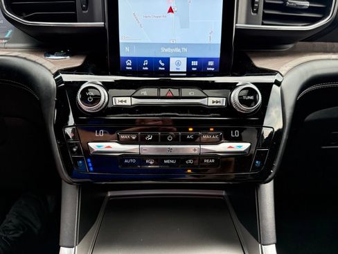 Used 2021 Ford Explorer Platinum w/ Equipment Group 601A AWD/4WD image 16