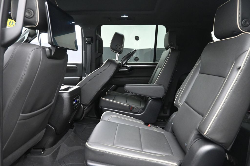 Used 2025 Chevrolet Suburban Premier AWD/4WD image 14
