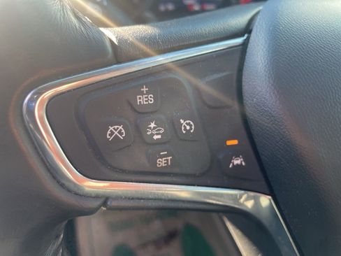 Used 2020 Chevrolet Equinox LT w/ Driver Convenience Package image 11