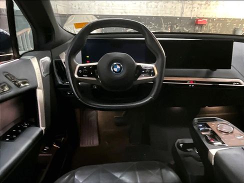 Used 2022 BMW iX xDrive50 w/ Premium Package AWD/4WD image 8