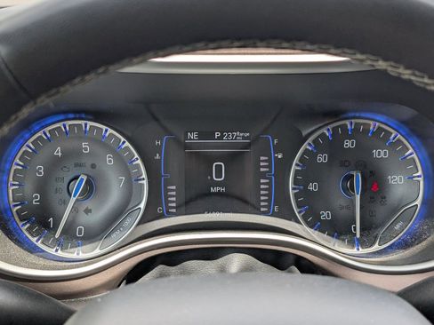 Used 2023 Chrysler Voyager LX FWD image 13