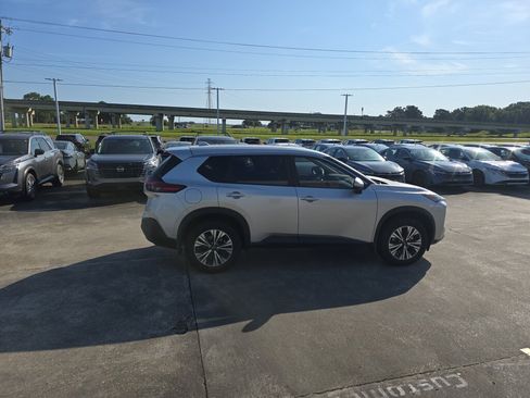 Used 2023 Nissan Rogue SV FWD image 9