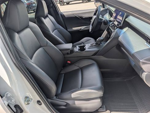 Used 2024 Toyota Venza Nightshade AWD/4WD image 8