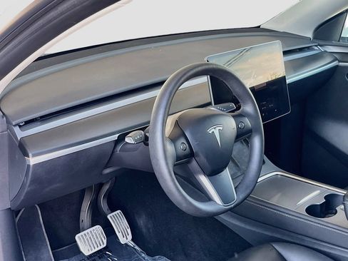 Used 2023 Tesla Model Y Long Range AWD/4WD image 9
