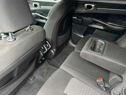 Used 2022 Kia Sorento LX image 15