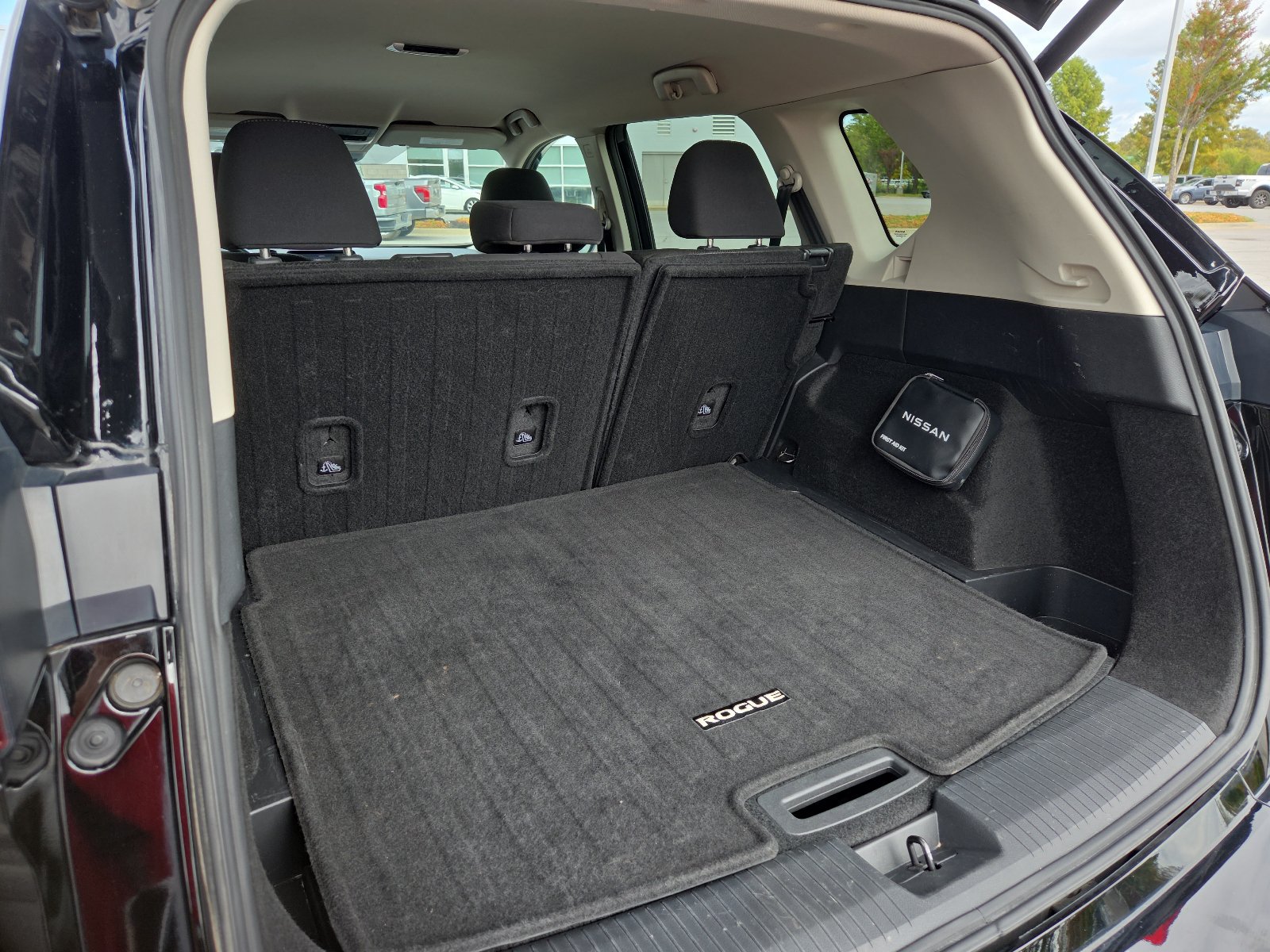 Used 2025 Nissan Rogue SV AWD/4WD image 9