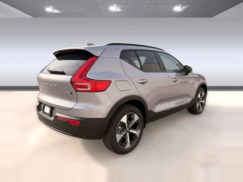 Certified 2026 Volvo XC40 B5 Core w/ Climate Package AWD/4WD image 9
