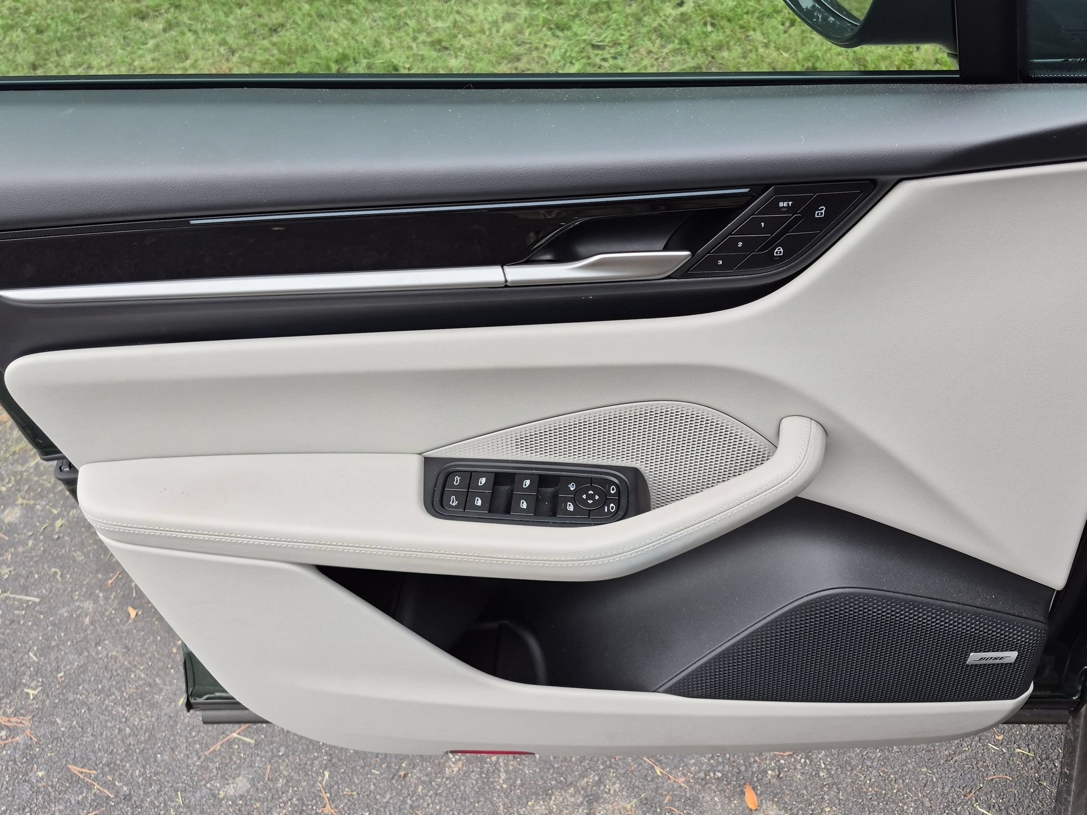 Certified 2026 Porsche Macan 4 Electric AWD/4WD image 18