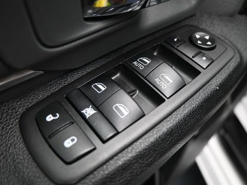 Used 2024 RAM 1500 Classic SLT AWD/4WD image 11