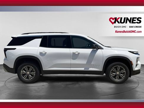 Used 2024 Chevrolet Traverse LT FWD image 12