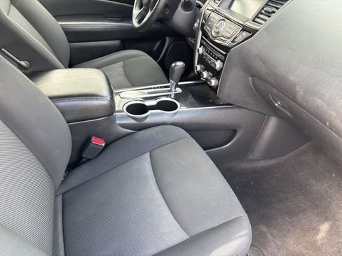 Used 2020 Nissan Pathfinder SV image 36