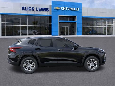 New 2026 Chevrolet Trax LS FWD image 5
