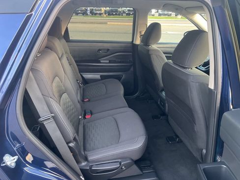 Used 2025 Nissan Pathfinder SV AWD/4WD image 34