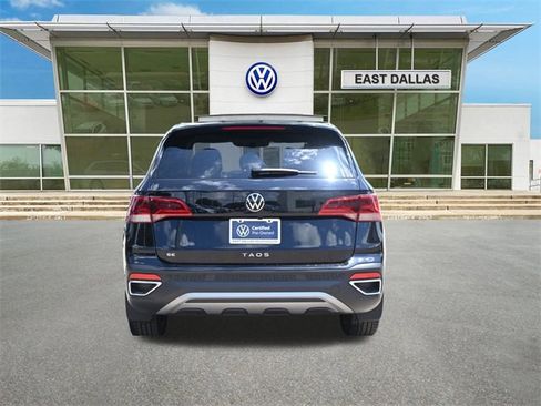 Certified 2024 Volkswagen Taos SE image 4