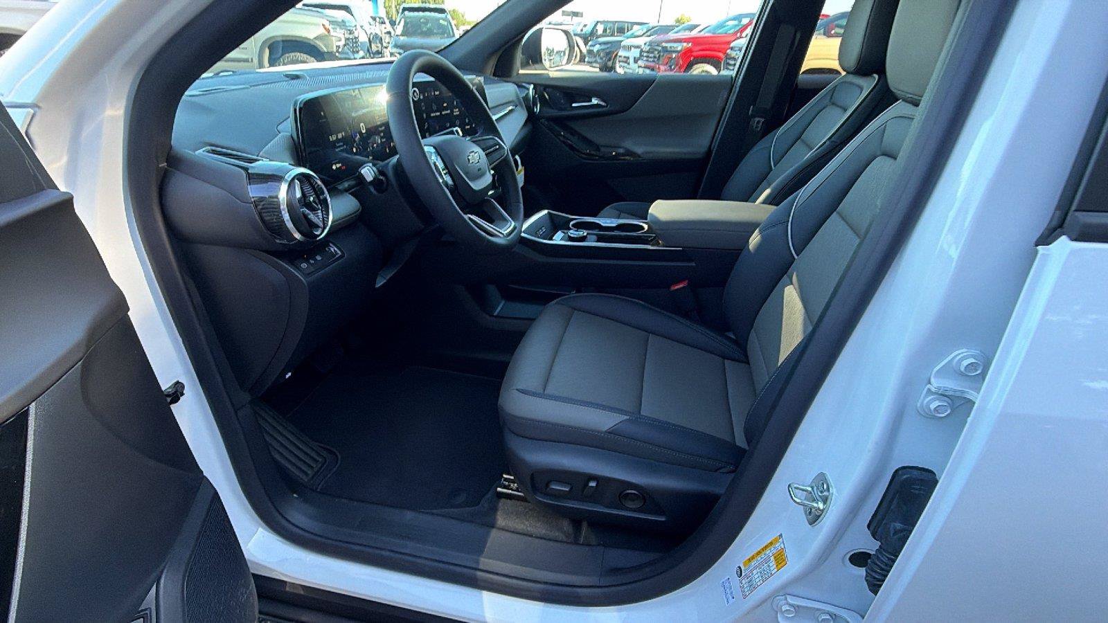 New 2027 Chevrolet Equinox LT w/ Convenience Package II FWD image 15