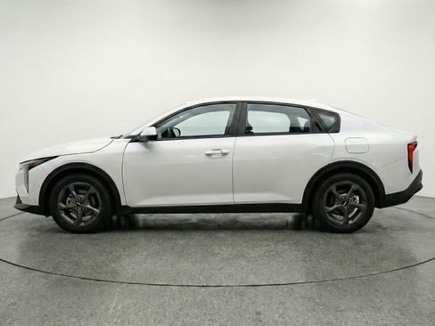 Used 2025 Kia K4 LXS image 5