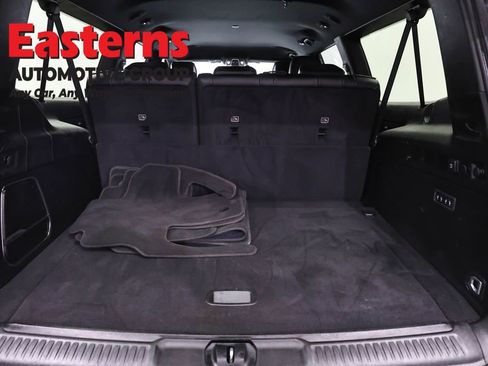 Used 2024 Jeep Wagoneer L Series II RWD image 9